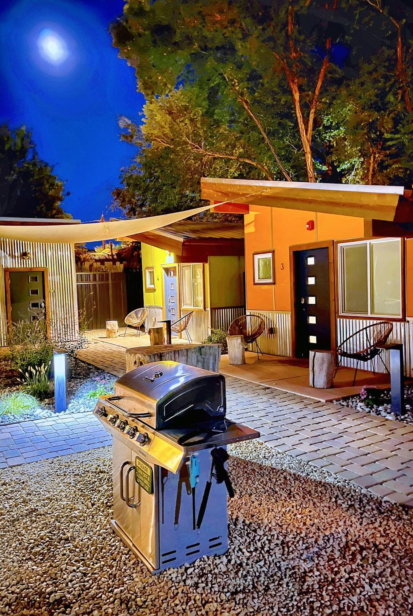 Downtown Kokopelli West 3 - Newly Remodeled Stylish Studio Moab Bagian luar foto