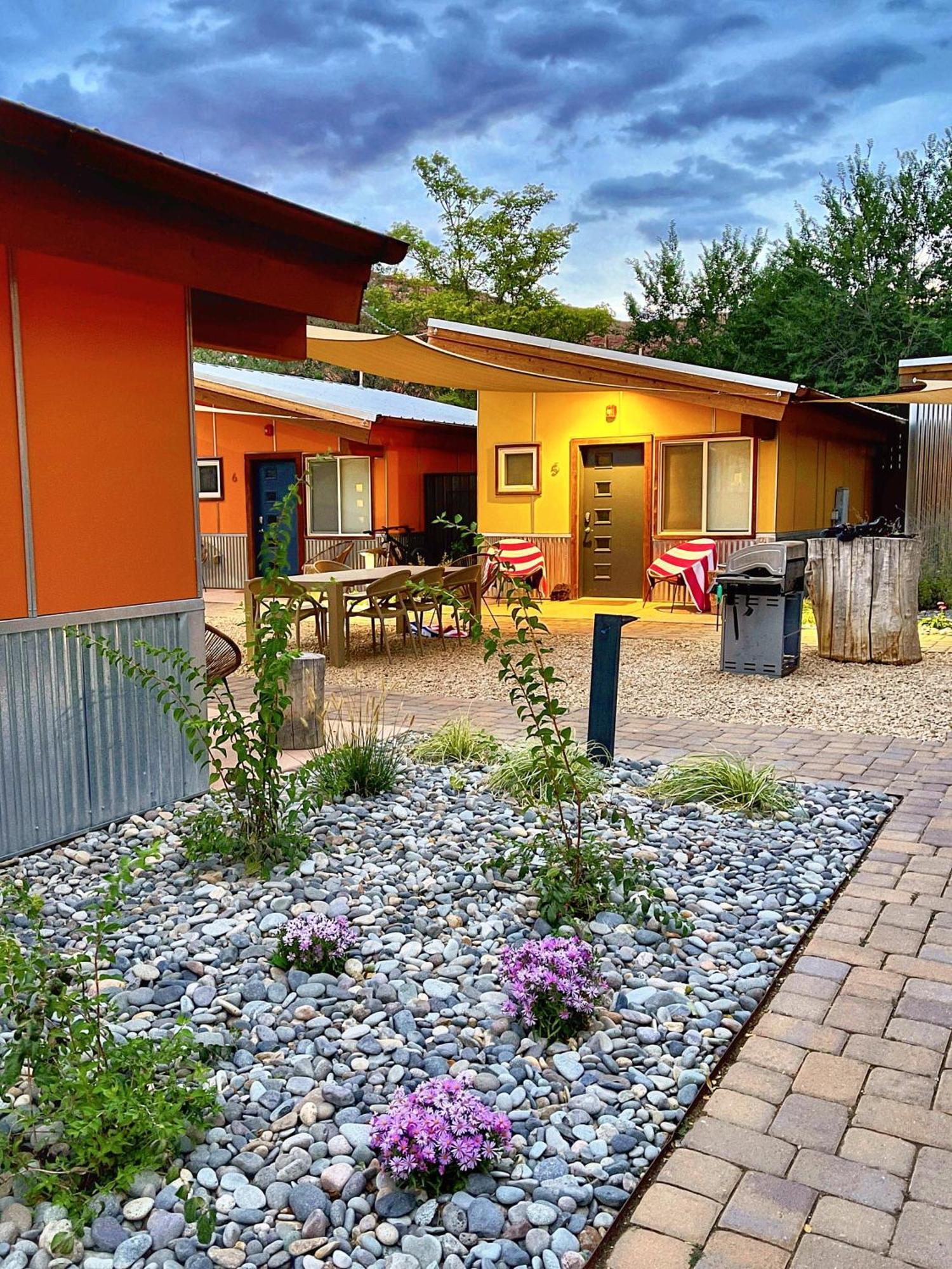 Downtown Kokopelli West 3 - Newly Remodeled Stylish Studio Moab Bagian luar foto